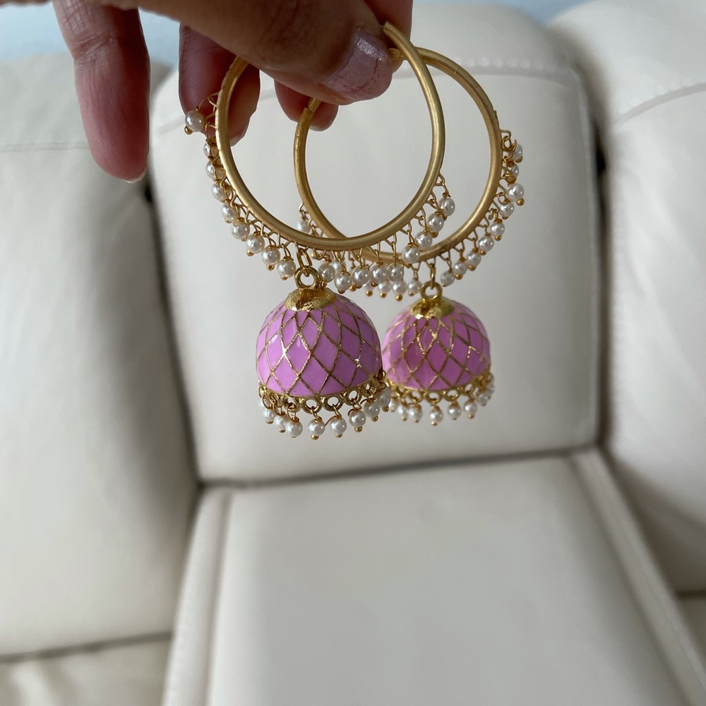 Cute baby pink gold plated pearl earrings.